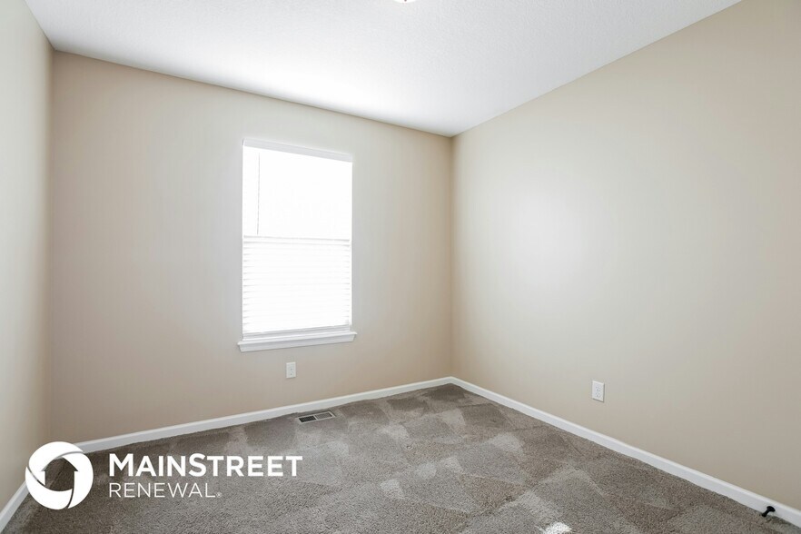 Building Photo - 1605 Fairway Ct