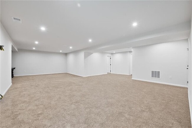 Building Photo - 3005 Eagle Ridge Dr