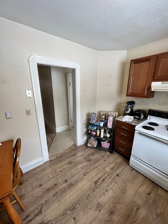 Building Photo - 2207 W 3rd St