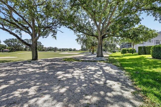 Building Photo - 9101 Jacaranda Ln