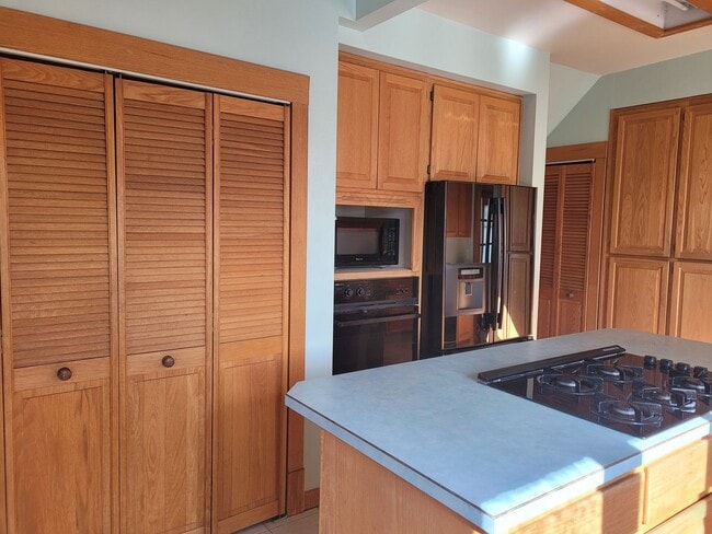 Building Photo - 3 bedroom 2 bath