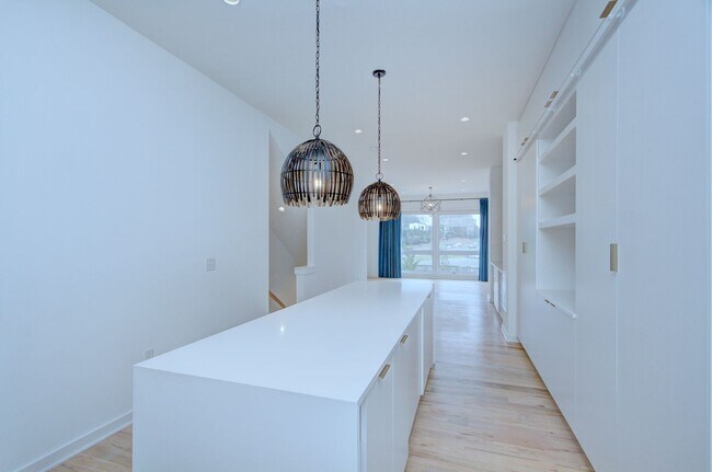 Building Photo - 2737 Shenandoah Ave