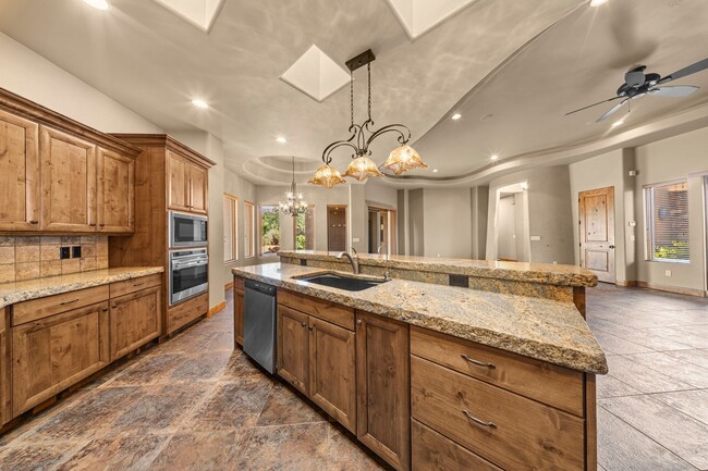 Building Photo - 3052 Snow Canyon Pkwy