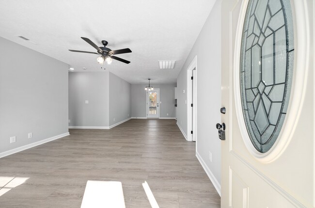 Building Photo - Beautiful Home For Rent in Country Like Setting!