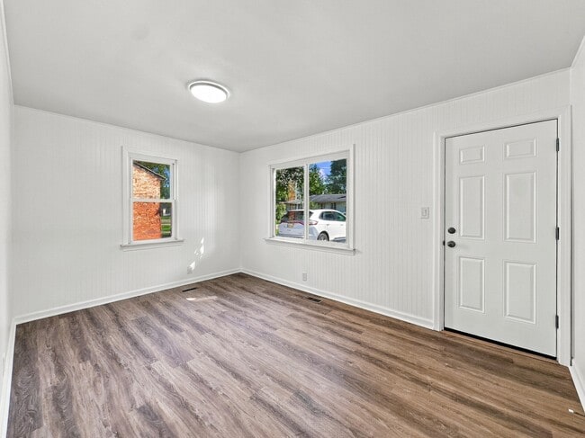 Building Photo - 2223 E Bergin Ave