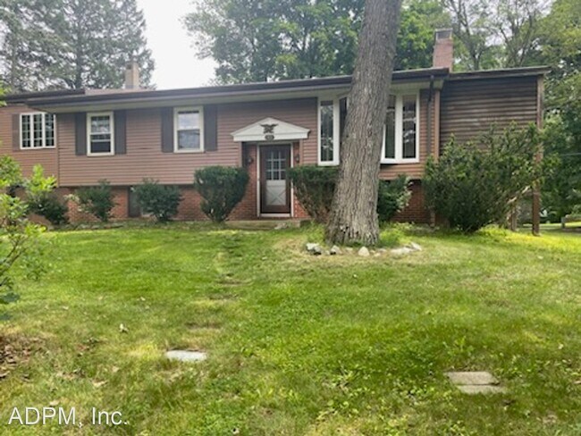 Primary Photo - 3 br, 1.5 bath House - 45 Pine Hill Rd.