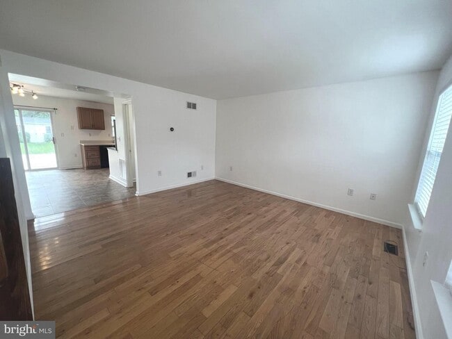 Building Photo - 513 Willow Ave