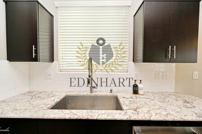 Building Photo - 502 Traverse Dr S