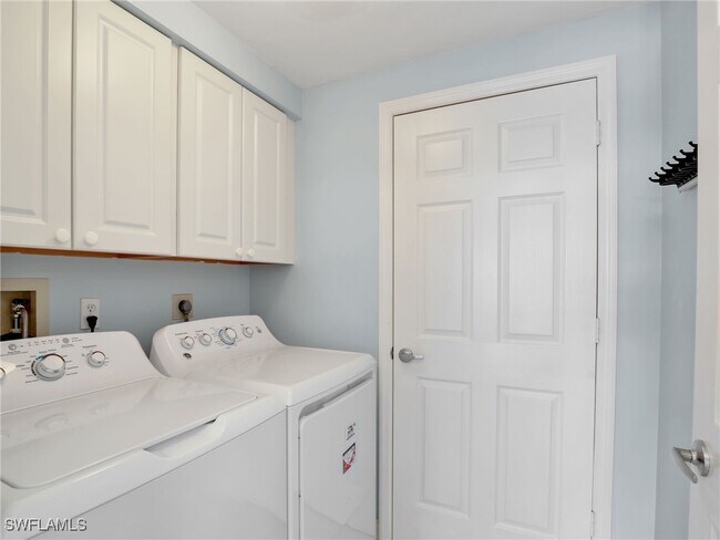 Building Photo - 13105 Vanderbilt Dr