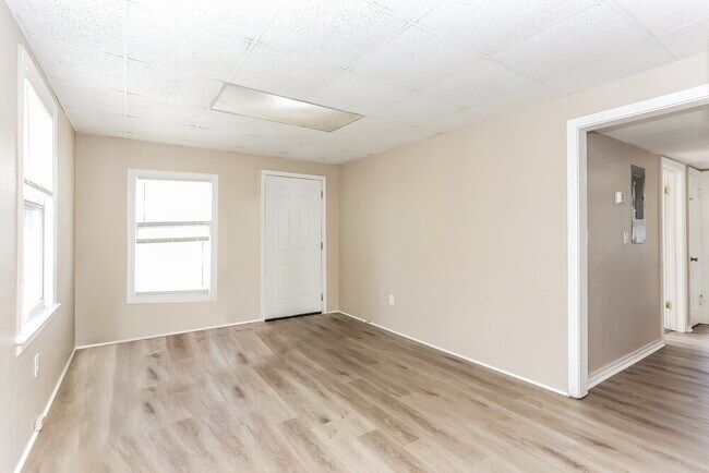 Building Photo - 5129 Appleton Ave