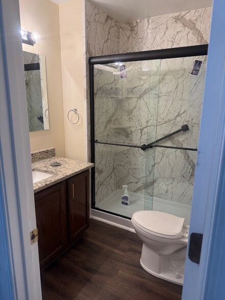 Building Photo - 301 Inglewood Dr