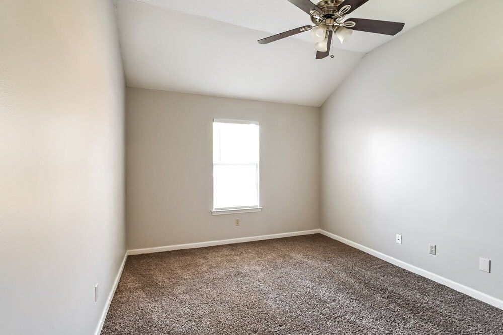 Building Photo - 8389 Palm Springs Dr