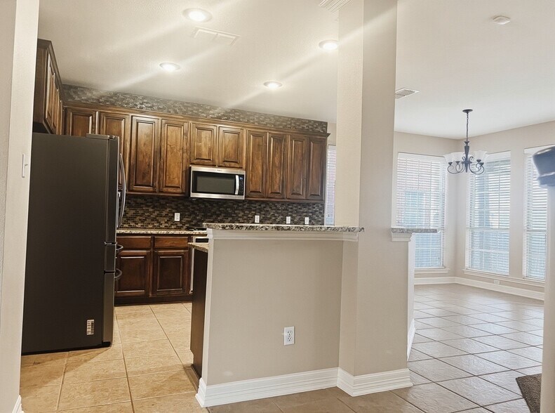 Building Photo - 15201 Calaveras Dr