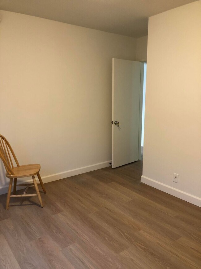 Building Photo - Newly remodeled 1 bedroom