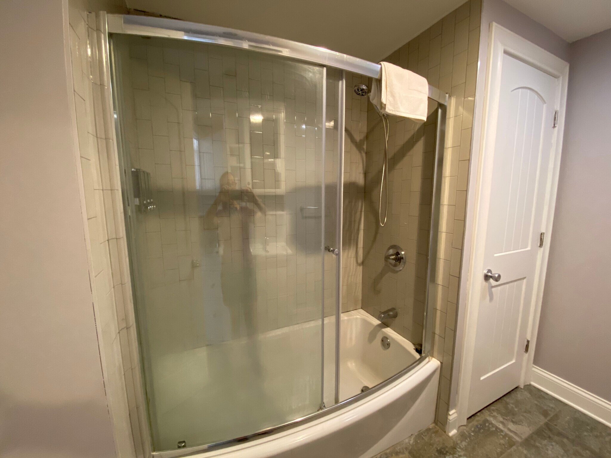 bathroom 1 - 907 E Carson St