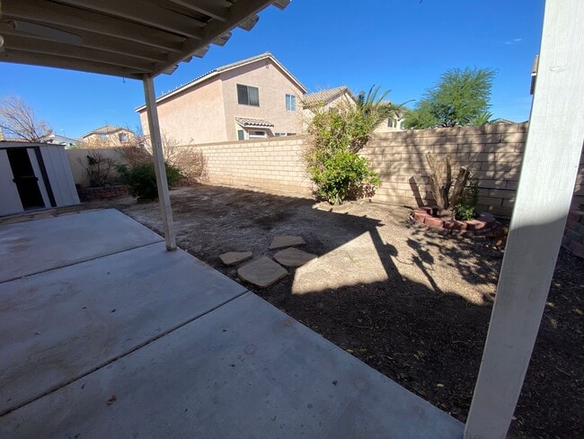 Building Photo - 4 Bed/2.5 Bath - Remodeled