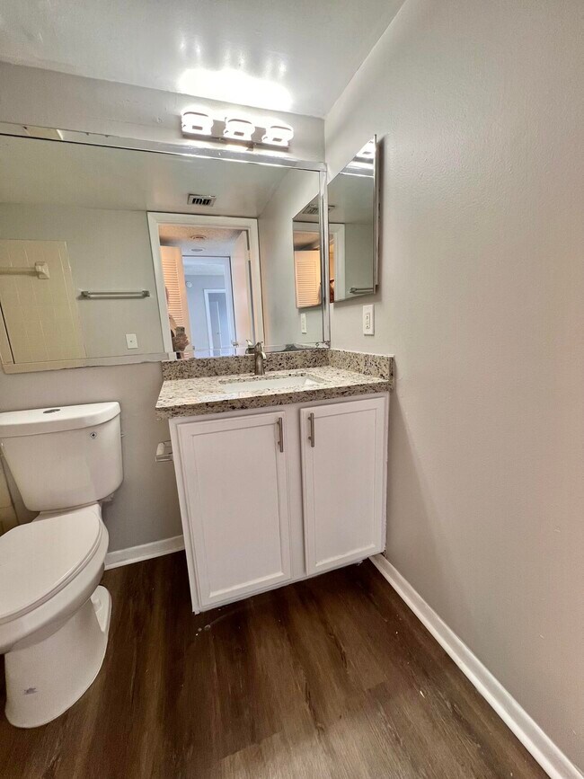 Building Photo - 724 Executive Center Dr