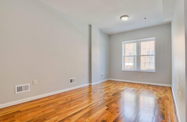 Building Photo - 236 Van Horne St