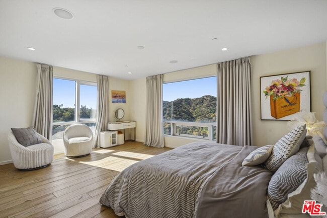 Building Photo - 9716 Oak Pass Rd