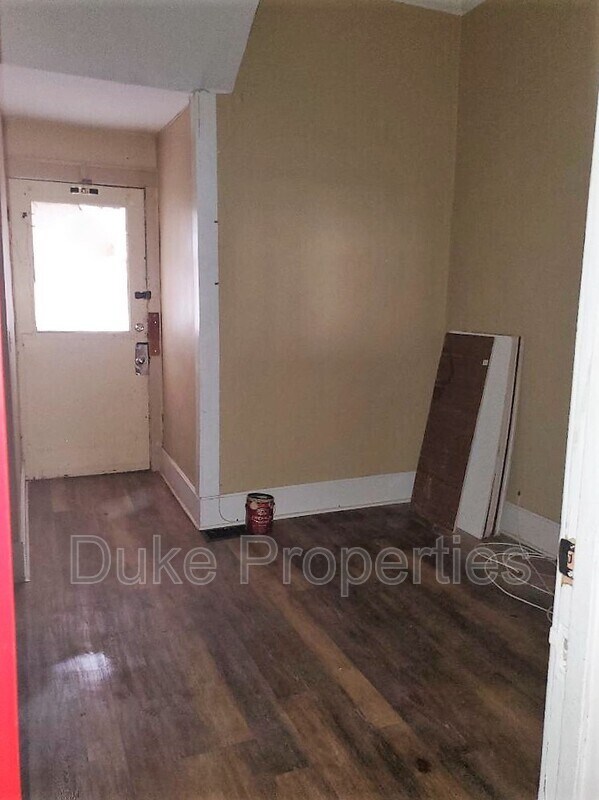 Building Photo - 661 Thurston Rd