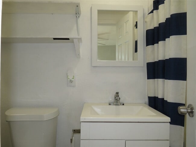 Building Photo - 4657 Bonnie Brae St