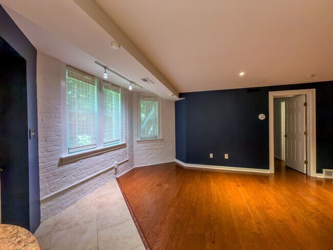 Building Photo - 440 Prospect St