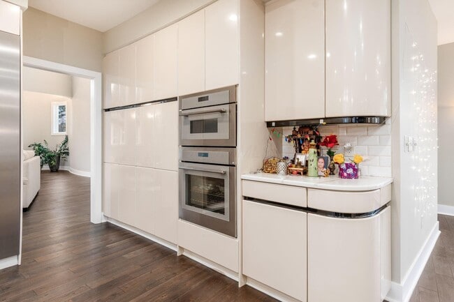 Building Photo - 4602 Sandwich Ct