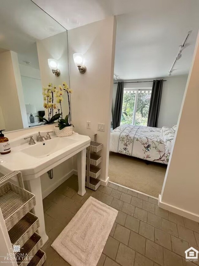 Building Photo - 1 Bedroom ADU with Sweeping Views
