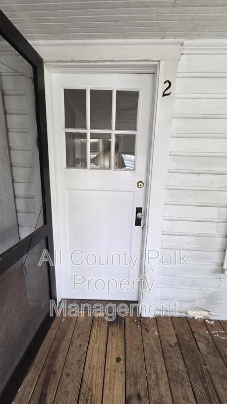 Building Photo - 918 E Lime St