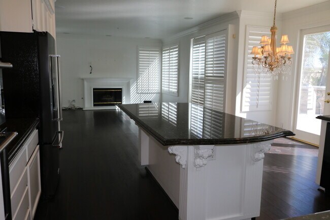 Building Photo - 14049 Claremont Ln