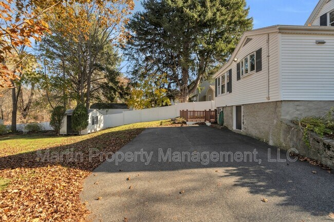 Building Photo - 2 Bellevue Ave