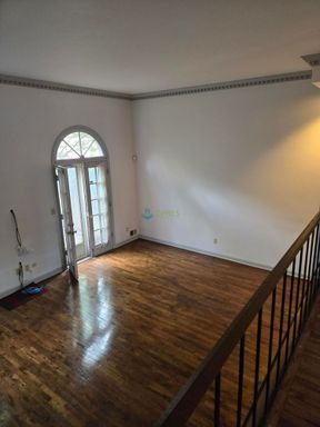 Building Photo - Upscale beautiful and spacious 3-bedroom, 2.5-bathroom apartment Oakland/Shadyside area