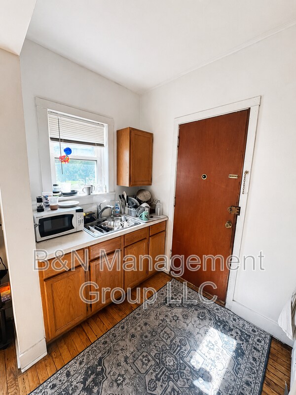 Building Photo - 1065 W Dakin St