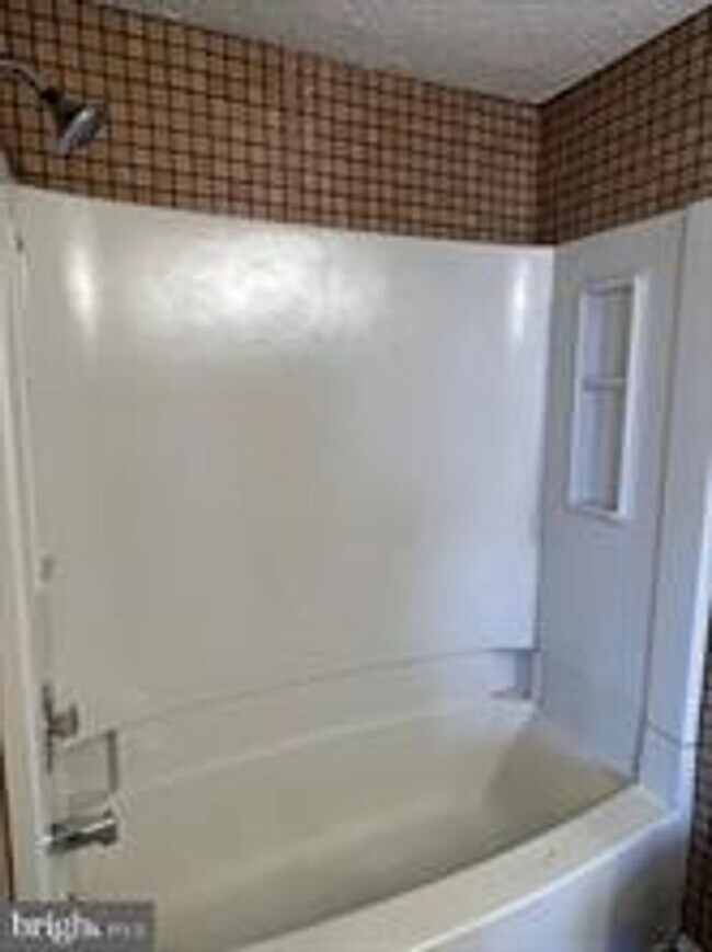 Building Photo - WELL MAINTAINED END UNIT TOWNHOUSE IN FARMBROOK