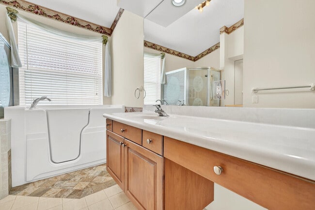 Building Photo - 6404 C Durham Dr