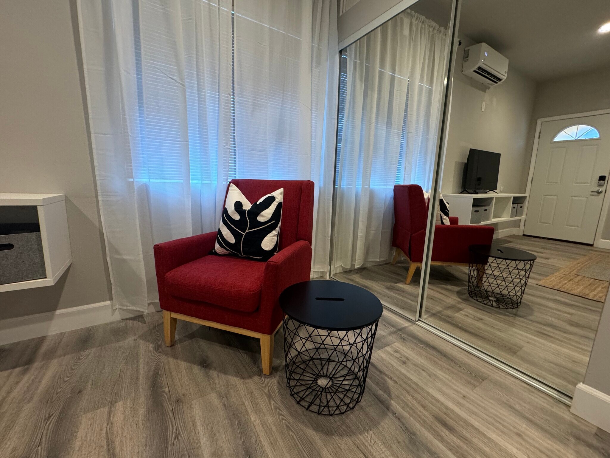 Building Photo - 5827 Rose Ave