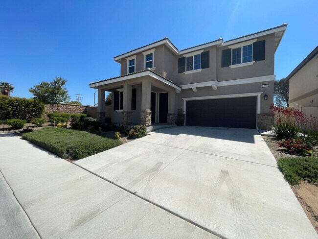 Building Photo - $1,000 Off 2nd Month’s Rent! 5-Bedroom Hom...
