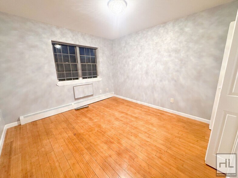 Building Photo - ST MARKS AVENUE