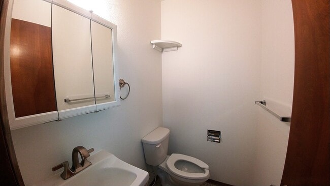 Building Photo - Newly Renovated 3 Bedroom Rambler w/ bonus room!!