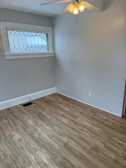 Building Photo - 505 6th St NE