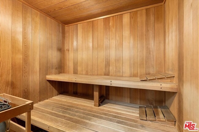 Building Photo - 620 S Gramercy Pl