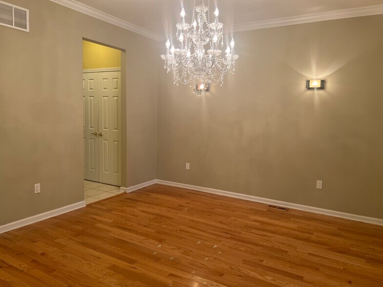 Building Photo - 75 Spring Hill Cir