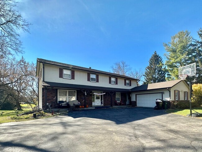 Primary Photo - 138-140 Huntington Rd