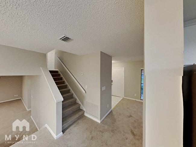 Building Photo - 632 Ephrata Dr