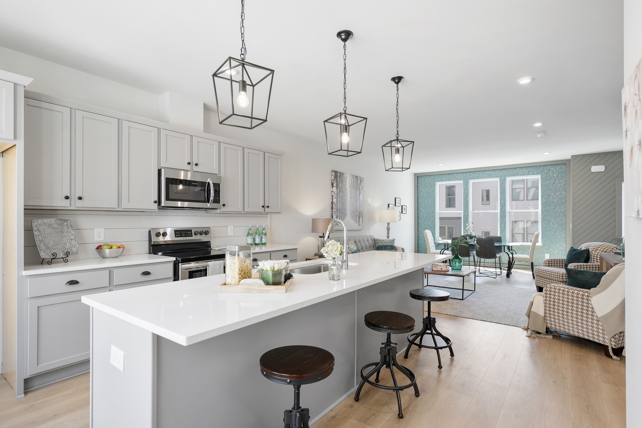 *Exact window design slightly different in unit - 358 E Village Ln