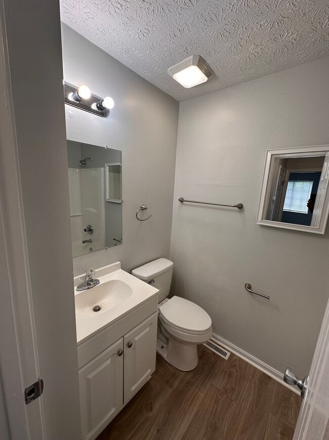 Building Photo - Beautiful 3 bed (Possibly 4 bed) with 2.5 baths Home located in Warren Township