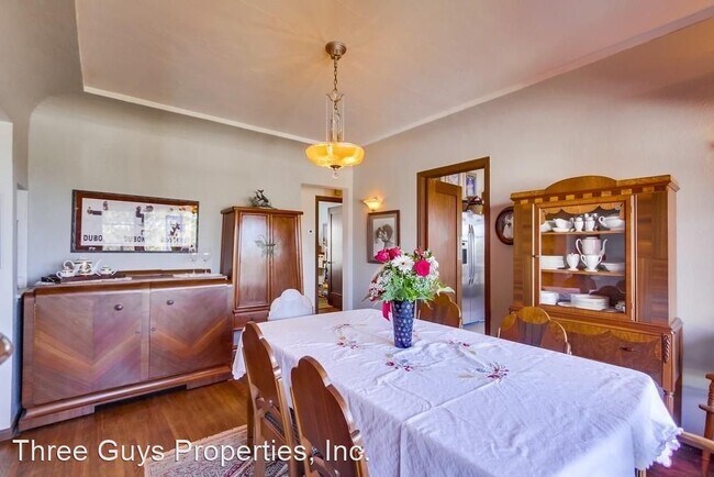 Building Photo - 3 br, 2 bath House - 4496 Berting St.