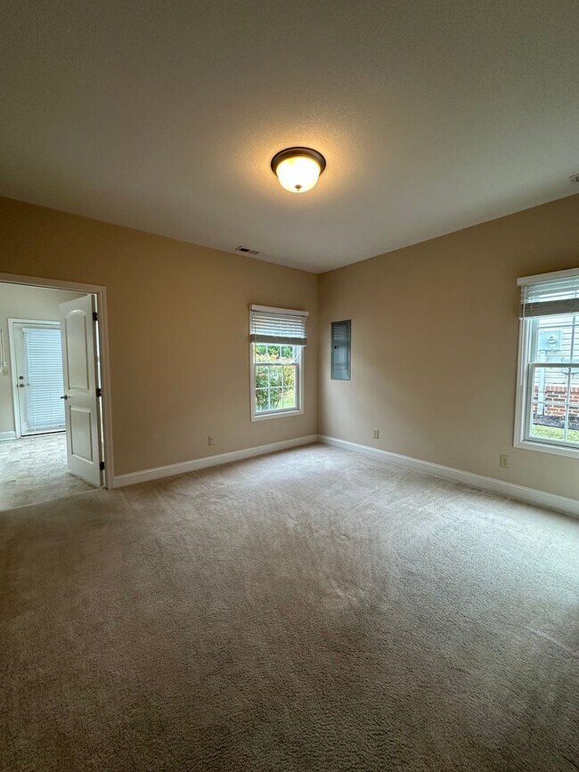 Building Photo - 3 Bedroom / 2 Bath Brick Home Kingsport, TN