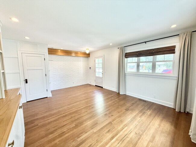 Building Photo - 913 N 7th St