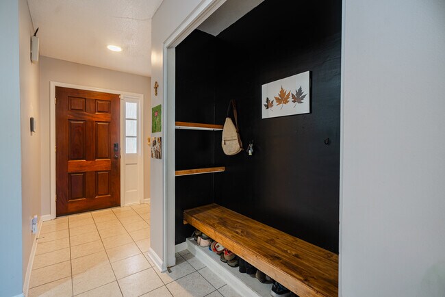 Building Photo - 615 Olmstead Dr